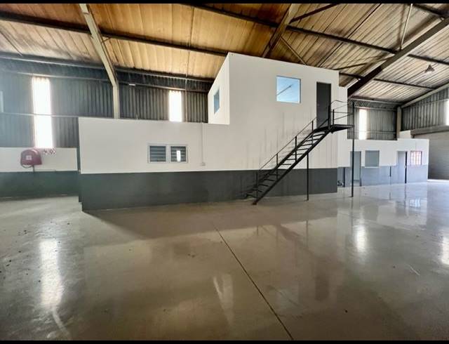 1,530M² WAREHOUSE FOR SALE IN WATERFALL